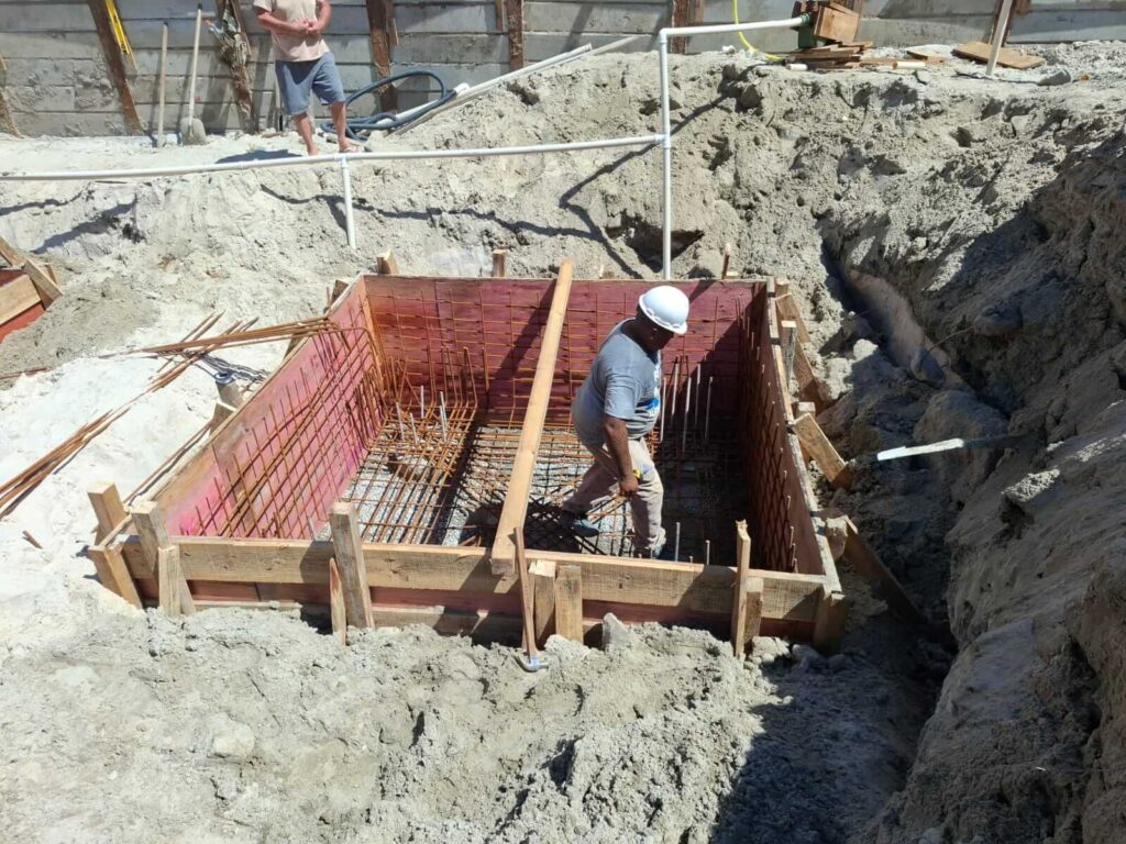 estrutura de fundação BG canas - homem trabalhando
