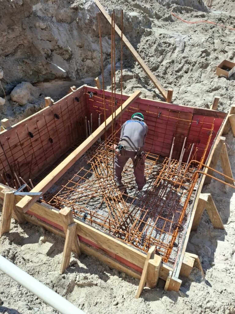 estrutura de fundação BG canas - homem trabalhando