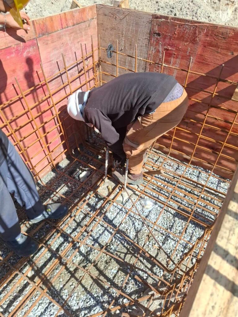 estrutura de fundação BG canas - homem trabalhando