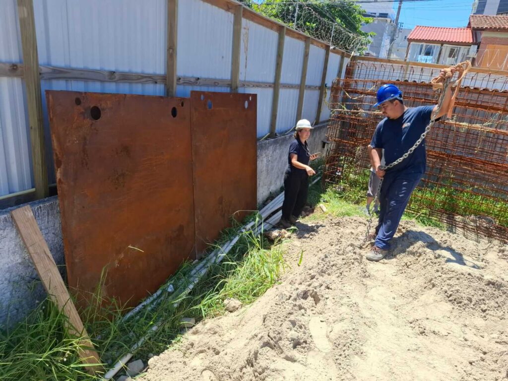 Homens trabalhando no Terreno BG canas