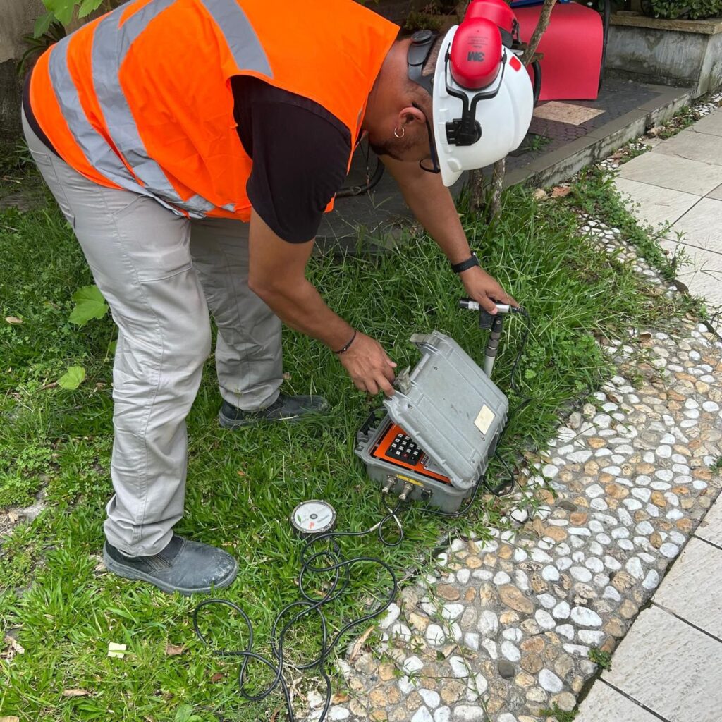 Homem trabalhando - BG2