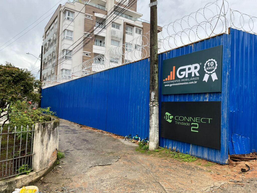 Tapume da construção BG Trindade 2