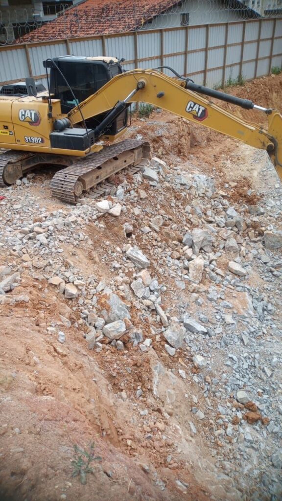 Terreno sendo preparado para construção - BG2